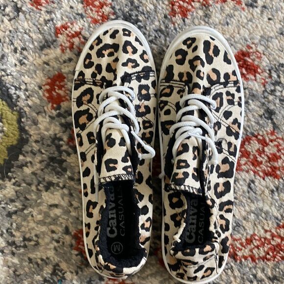 Canvas Casuals Slip On Leopard Shoes Size 7 / 8 Medium - Picture 1 of 6